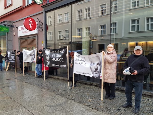 Juliana Assange - demonstracja RDiP we Wrocławiu